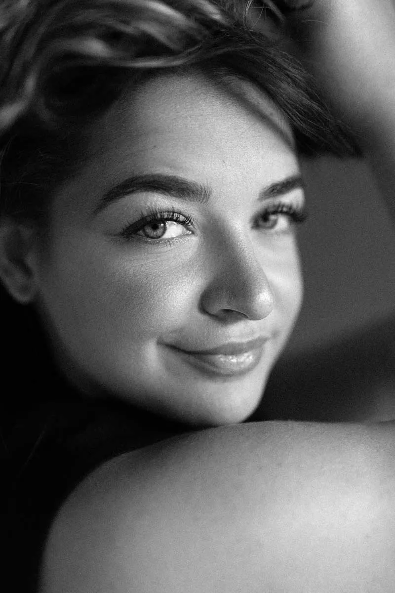Claudia Pereira, photographe grossesse à Poissy, en direction artistique au studio