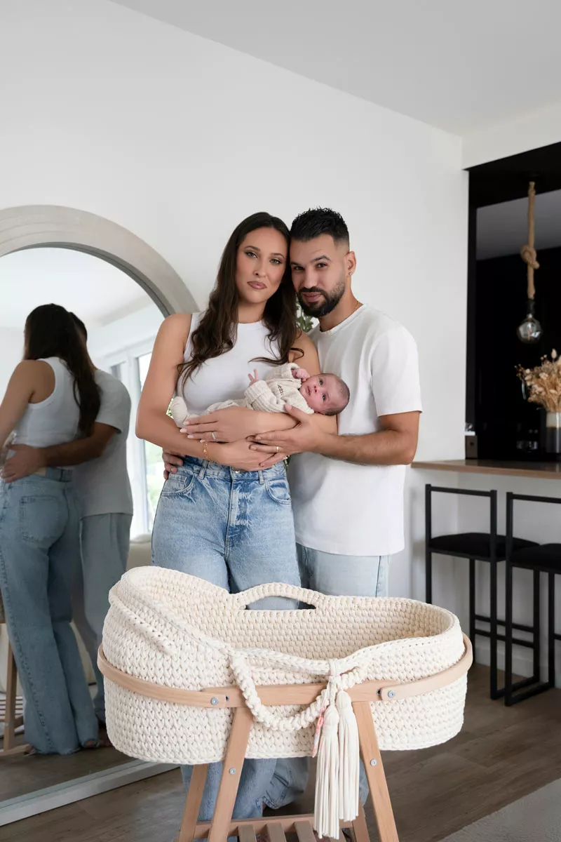 Nouveau-né photographié à domicile, séance naissance Poissy